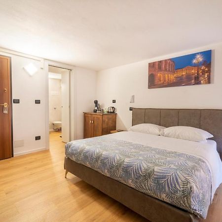 Aurelia Luxury - Piazza Delle Erbe Hotel Verona Bagian luar foto