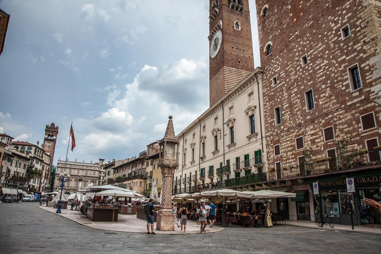 Aurelia Luxury - Piazza Delle Erbe Hotel Verona Bagian luar foto